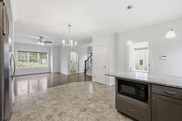 $425,000 | 70 Hatfield Street, Unit 70B, Northampton, MA 01060