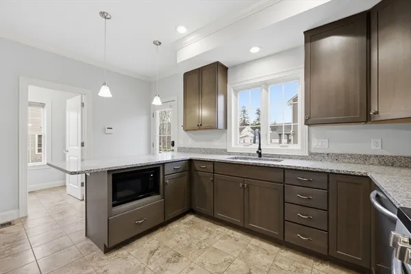 $425,000 | 70 Hatfield Street, Unit 70B, Northampton, MA 01060