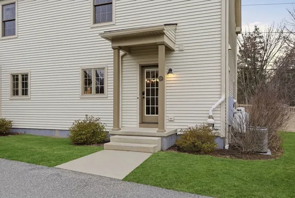 $425,000 | 70 Hatfield Street, Unit 70B, Northampton, MA 01060