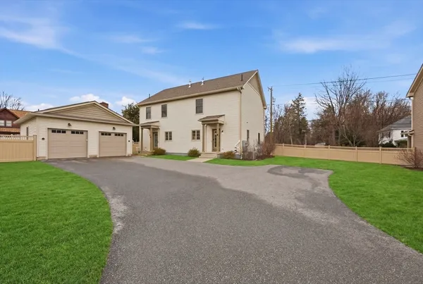 $425,000 | 70 Hatfield Street, Unit 70B, Northampton, MA 01060