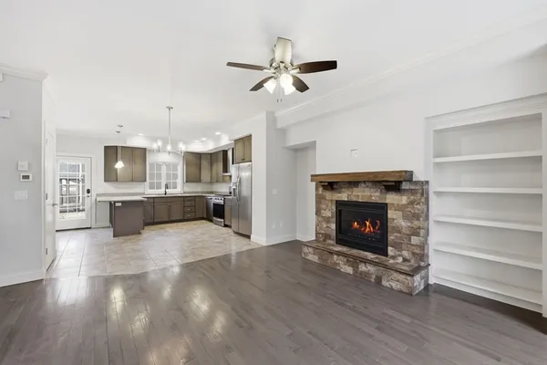 $425,000 | 70 Hatfield Street, Unit 70B, Northampton, MA 01060