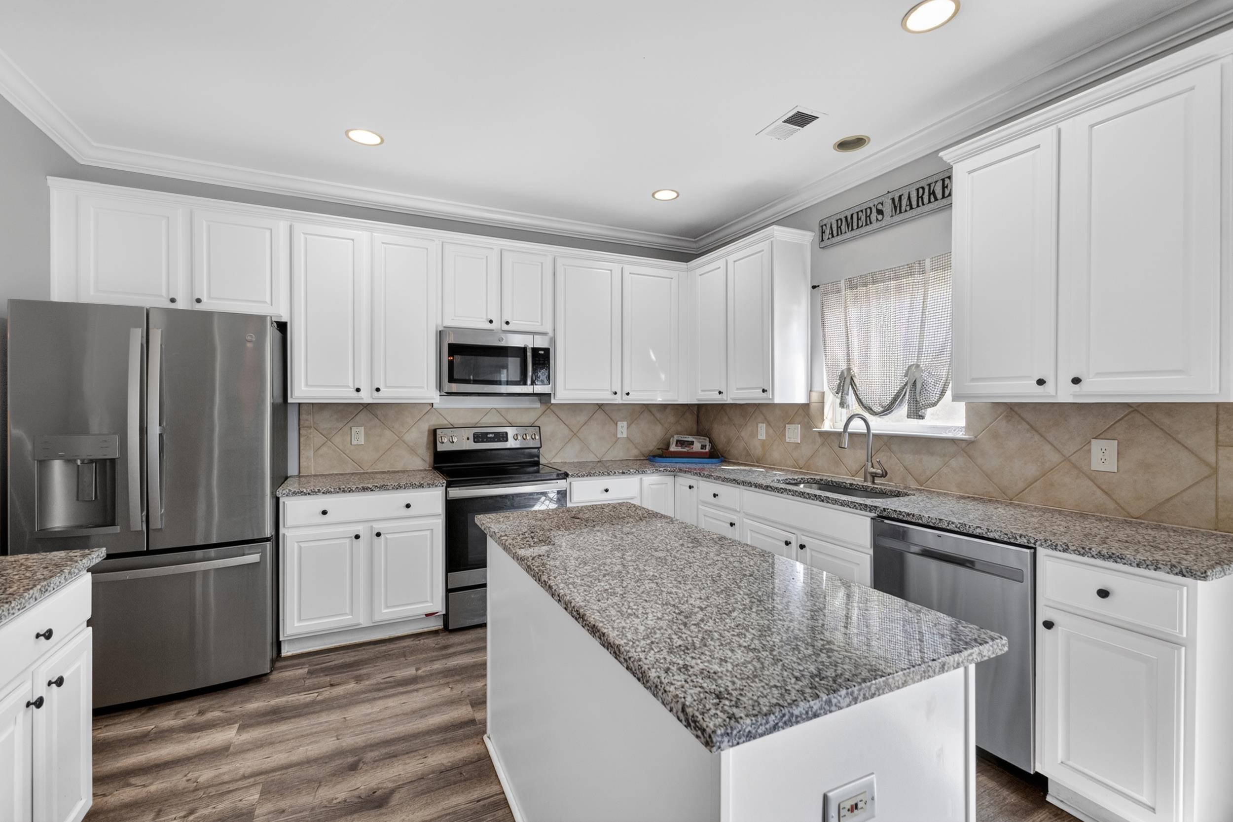 1431 Brighton Avenue Myrtle Beach, SC 29588 - Photo 4 of 40