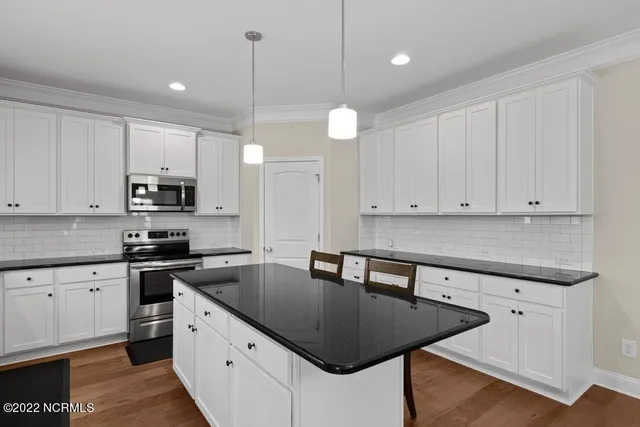 $2,600 | 906 Needlerush Road, Sneads Ferry, NC 28460