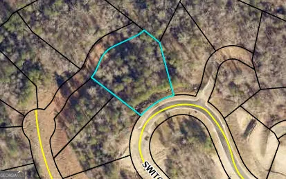 a view of swimming pool with a washer and dryer