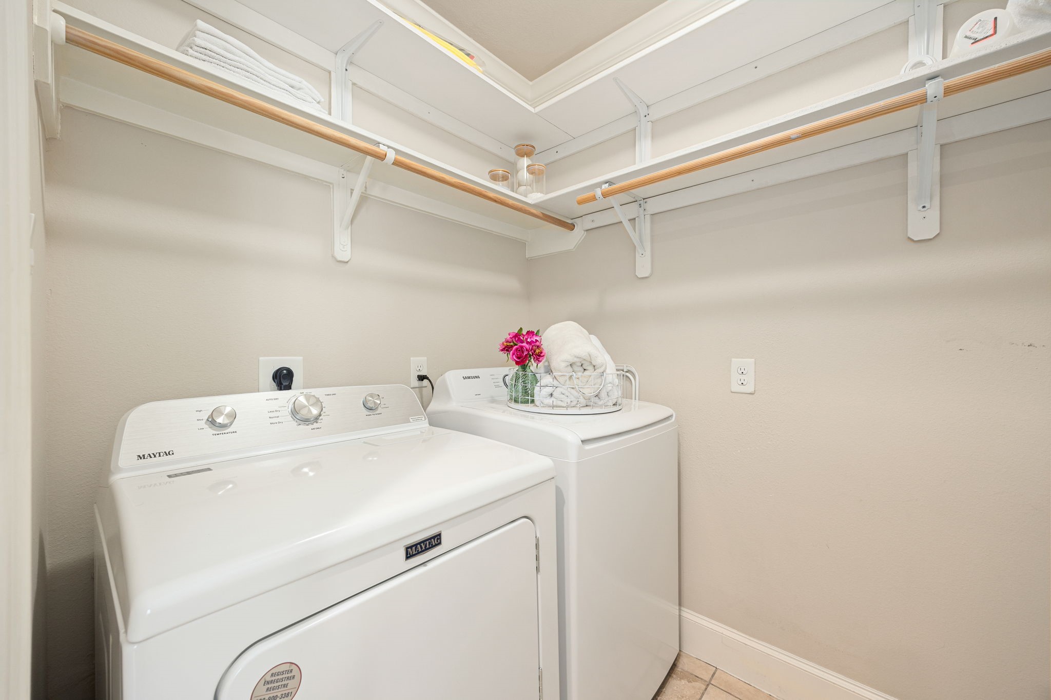 821 Lester Street Houston, TX 77007 - Photo 23 of 41 Ample convenient laundry room with plenty of storage and hanging space is adjacent to primary bedroom and secondary bedroom.