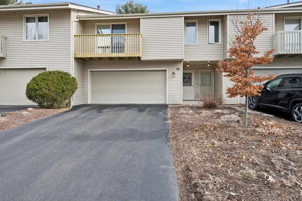 $190,000 | 4657 High Point Drive, Unit 32, Rockford, IL 61114