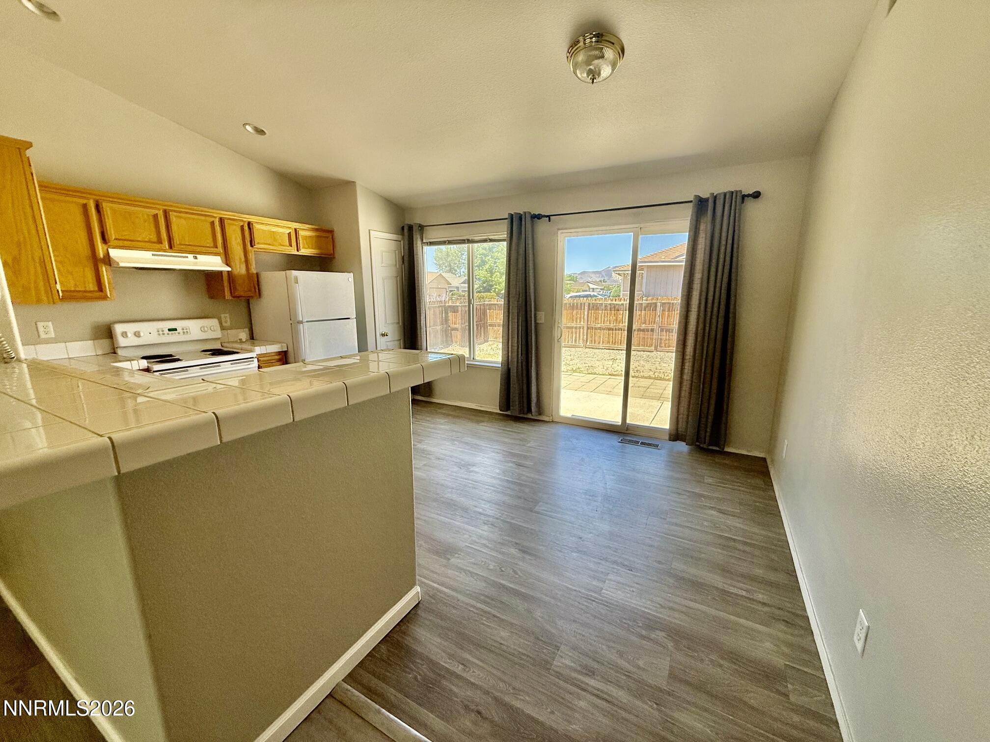 310 Emigrant Way Fernley, NV 89408 - Photo 5 of 16 IMG_7680