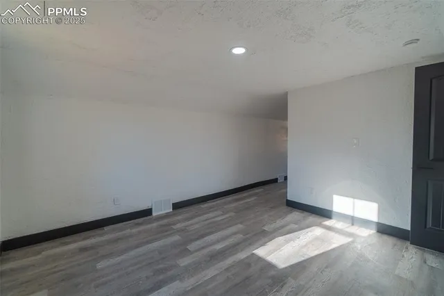 a view of a black and white wall