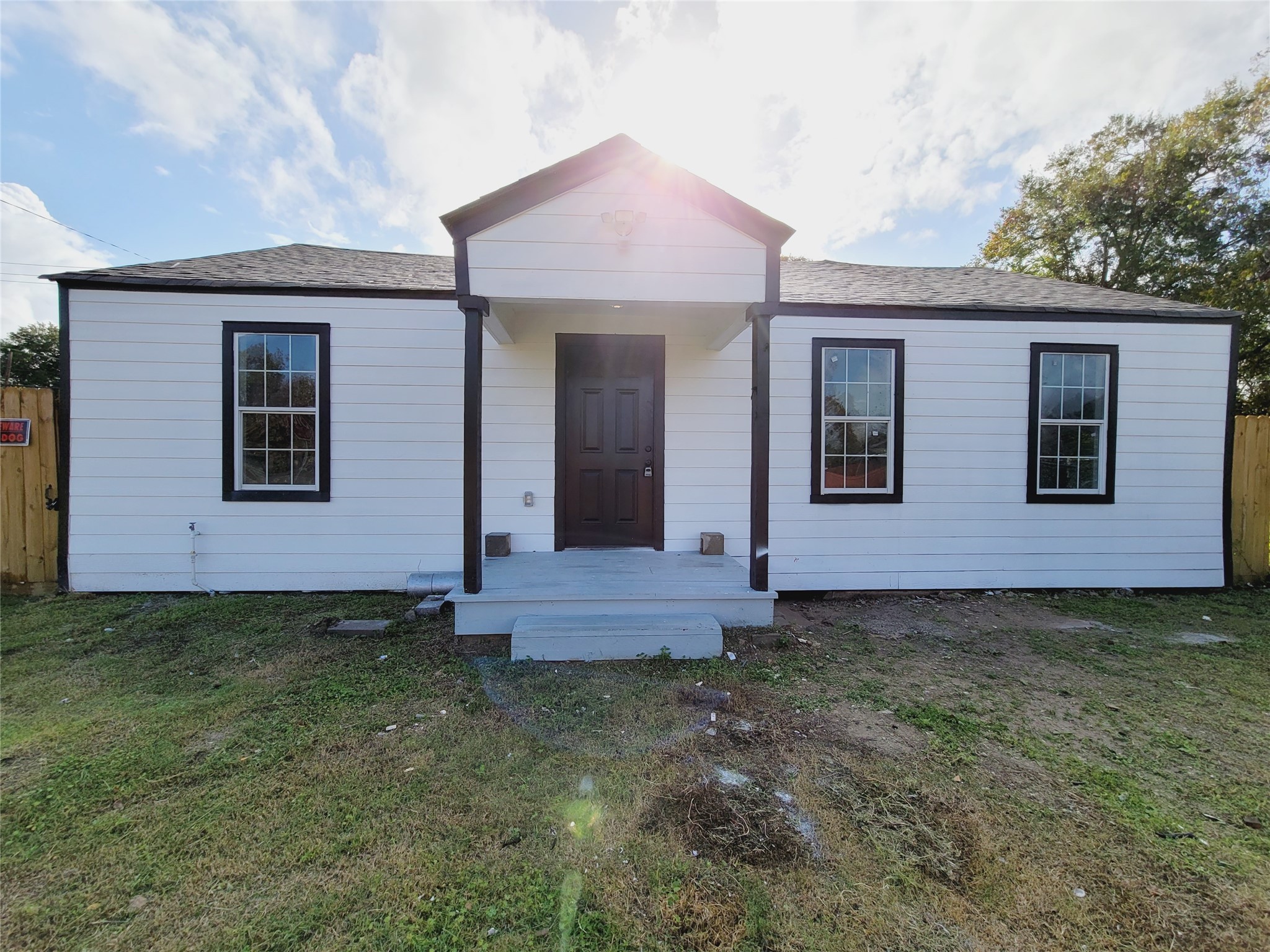 4034 Dreyfus Street Houston, TX 77021 - Photo 2 of 32 a view of a house with a yard