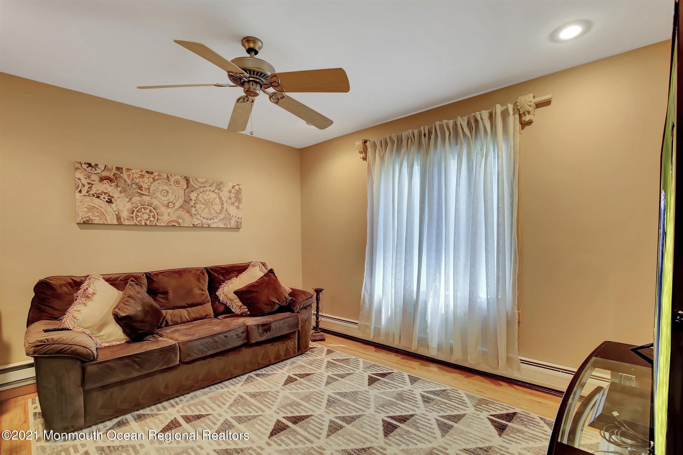 11 Pence Road Manalapan, NJ 07726 - Photo 14 of 30 18-Bonus Room