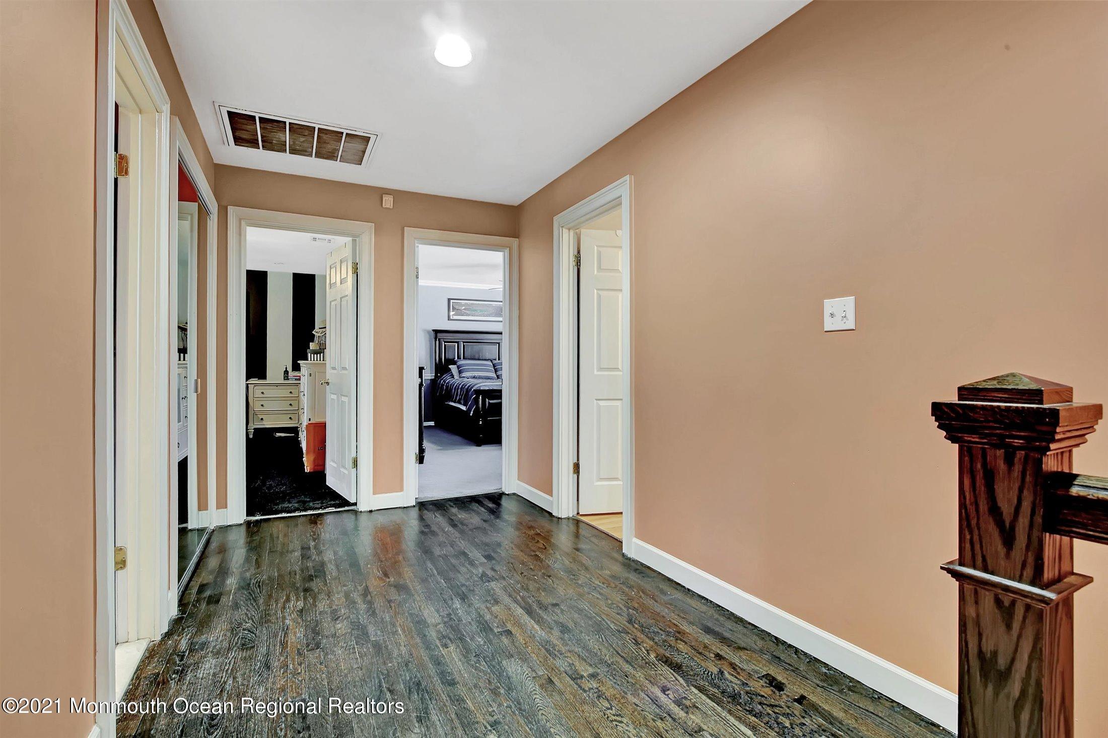 11 Pence Road Manalapan, NJ 07726 - Photo 15 of 30 20-Upper Hallway