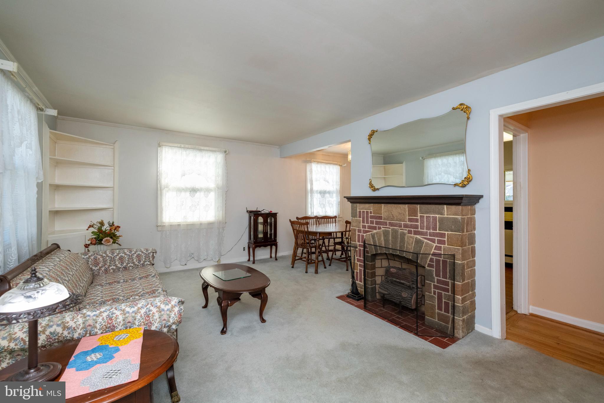 3432 Sollers Point Road Dundalk, MD 21222 - Photo 3 of 25 Living Room