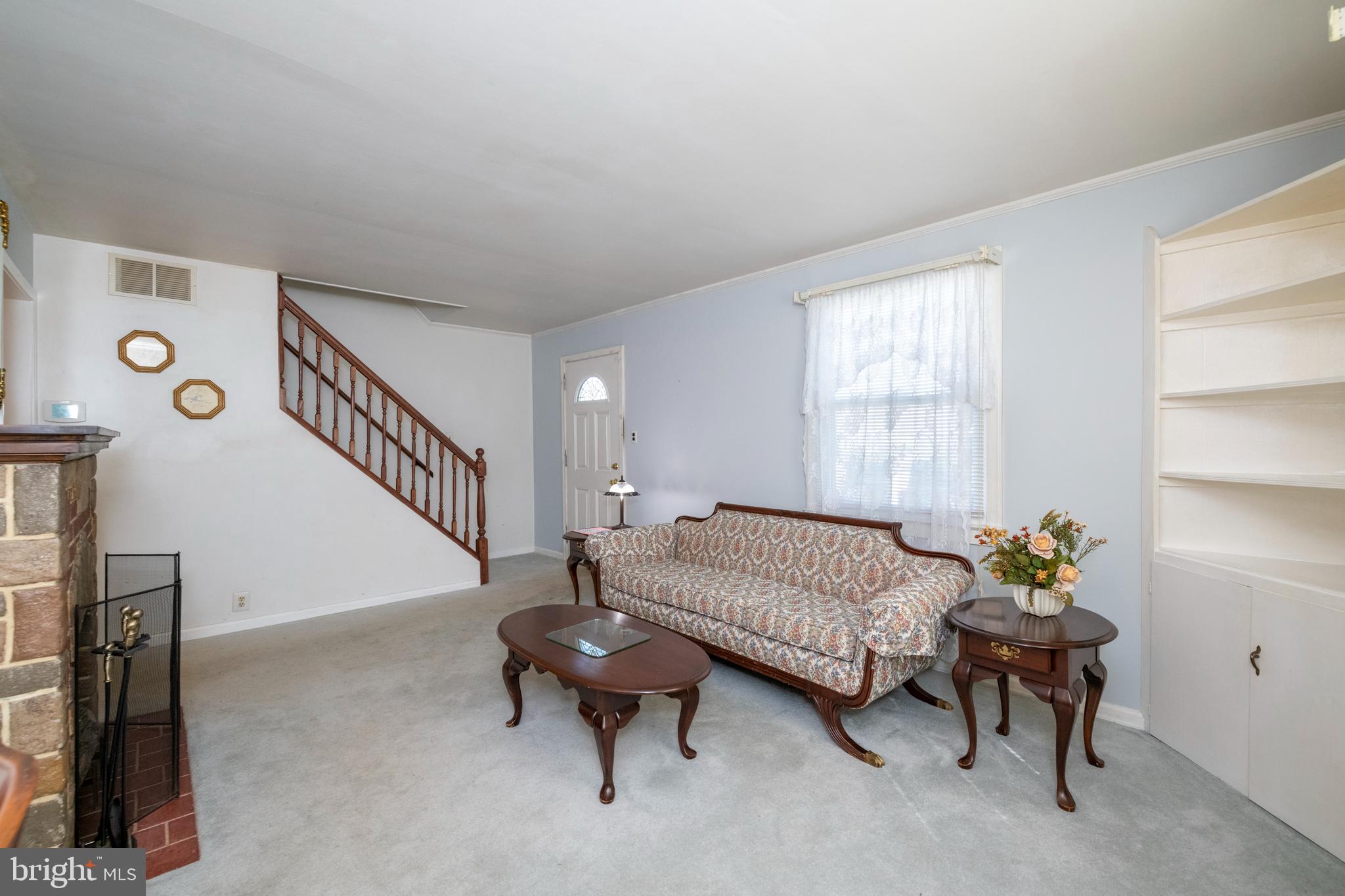 3432 Sollers Point Road Dundalk, MD 21222 - Photo 4 of 25 Living Room