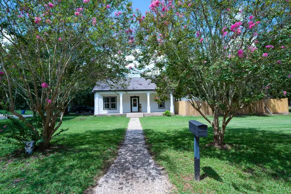 $320,000 | 2145 16th Street, Hempstead, TX 77445