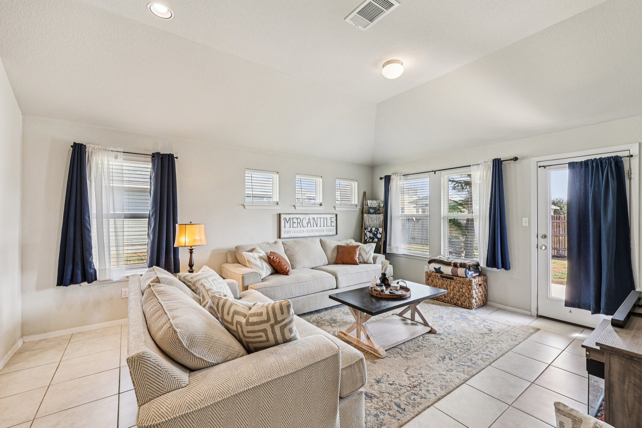 111 Insider Loop Elgin, TX 78621 - Photo 12 of 39