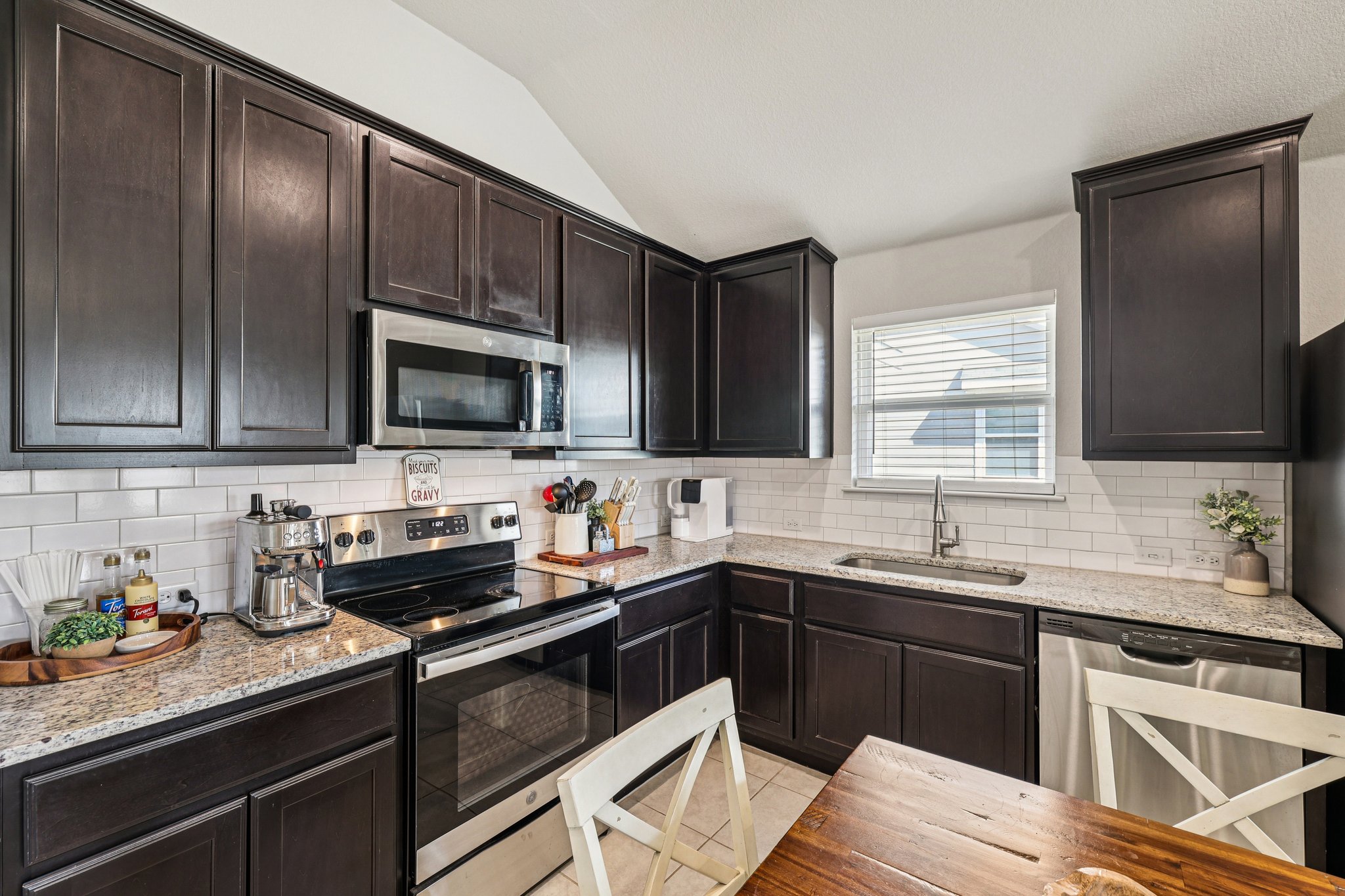 111 Insider Loop Elgin, TX 78621 - Photo 18 of 39