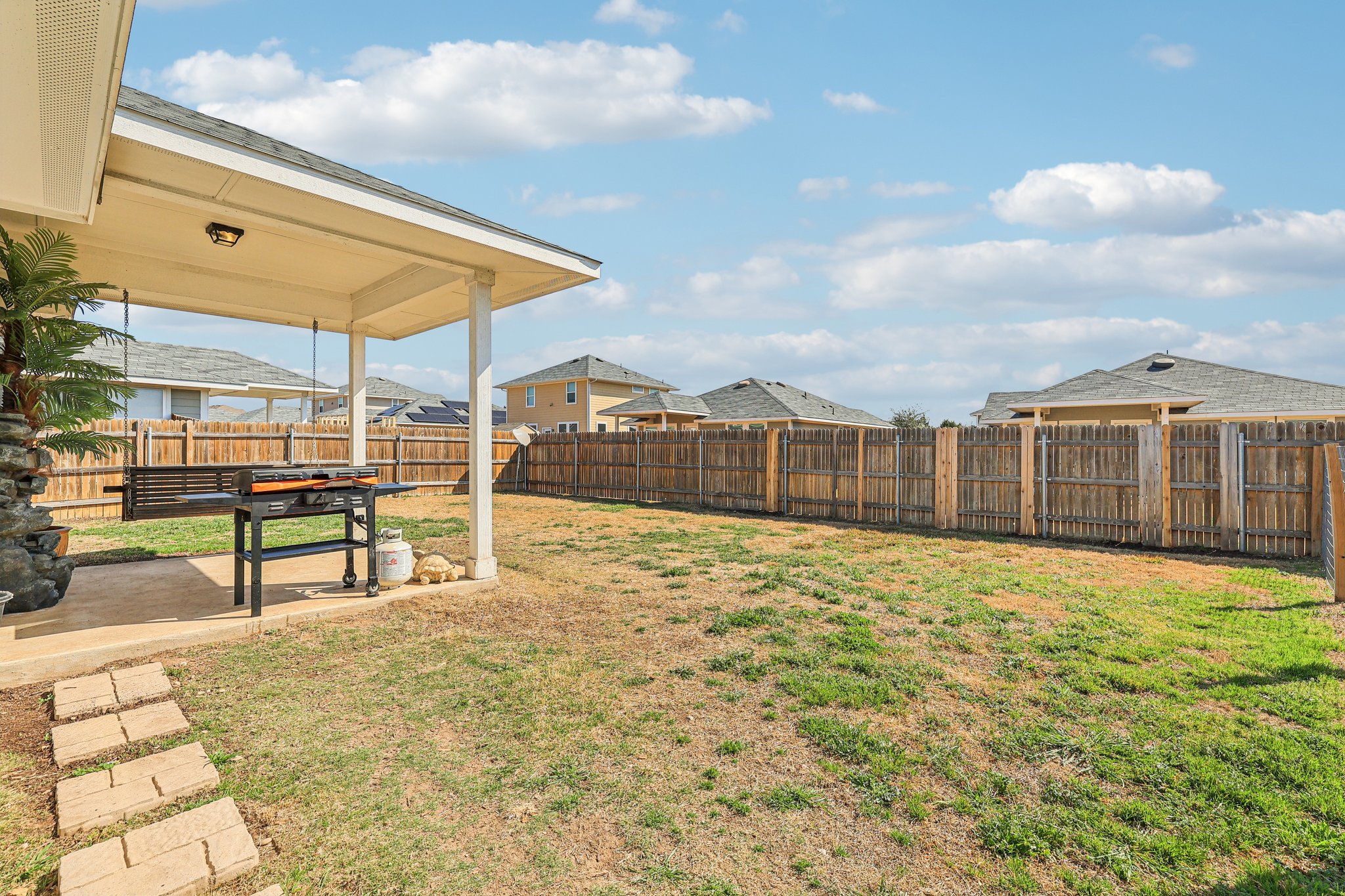 111 Insider Loop Elgin, TX 78621 - Photo 35 of 39