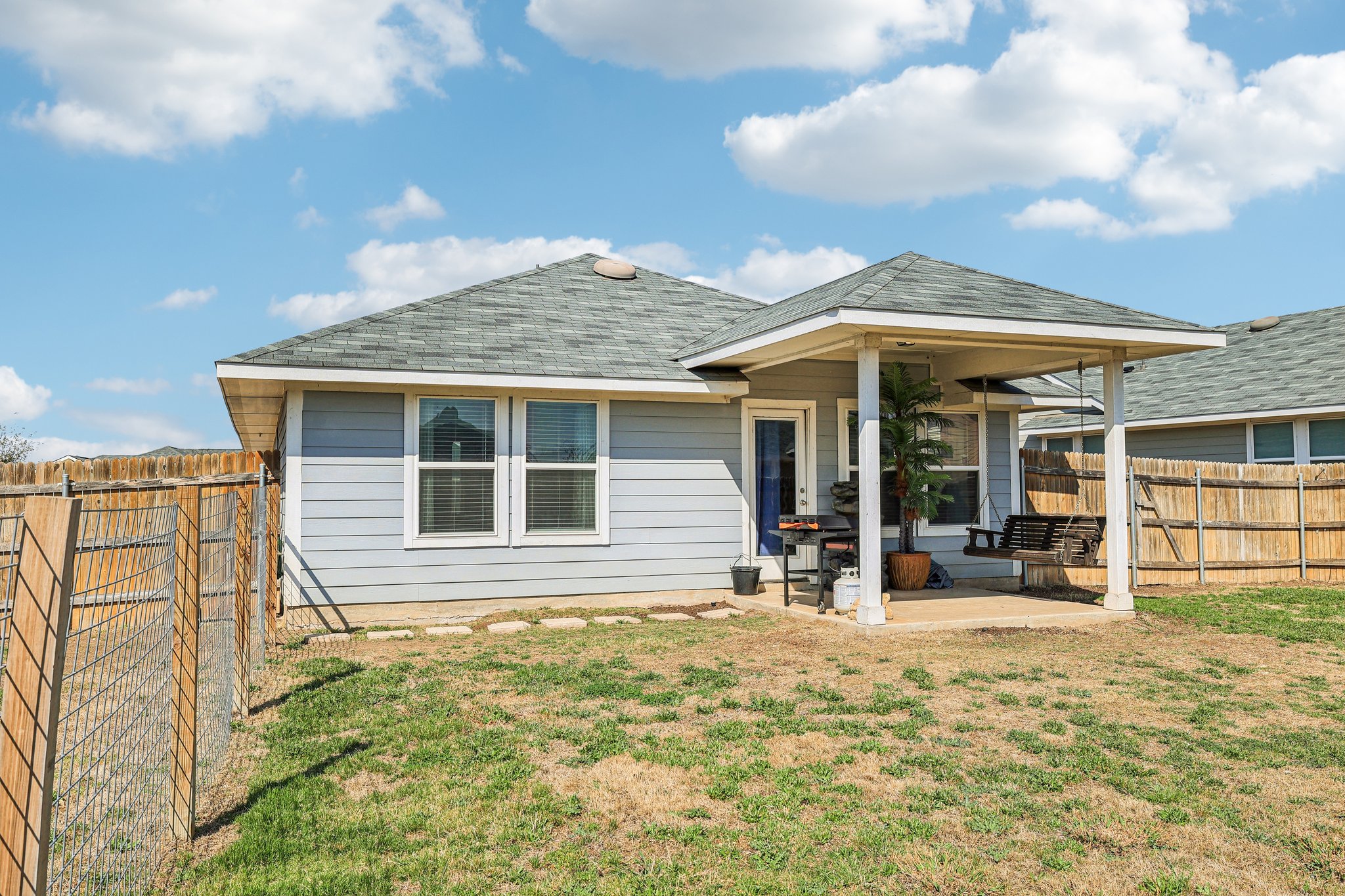 111 Insider Loop Elgin, TX 78621 - Photo 36 of 39