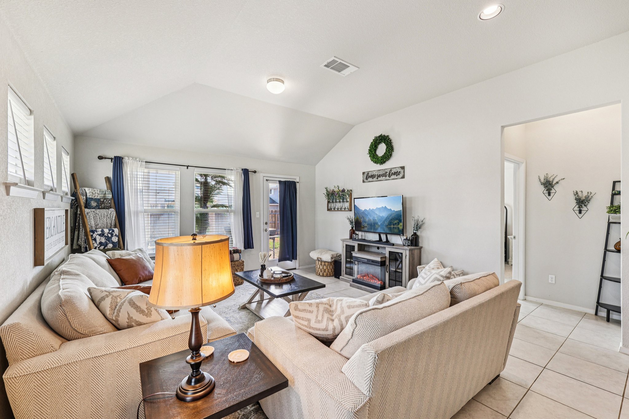 111 Insider Loop Elgin, TX 78621 - Photo 8 of 39