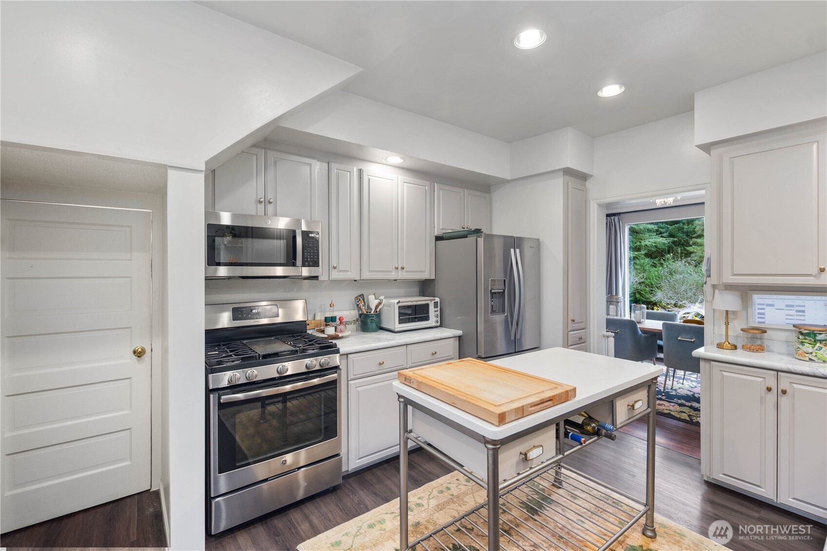 641 Northwest 175th Street Shoreline, WA 98177 - Photo 11 of 40 a kitchen with a stove a refrigerator and a sink
