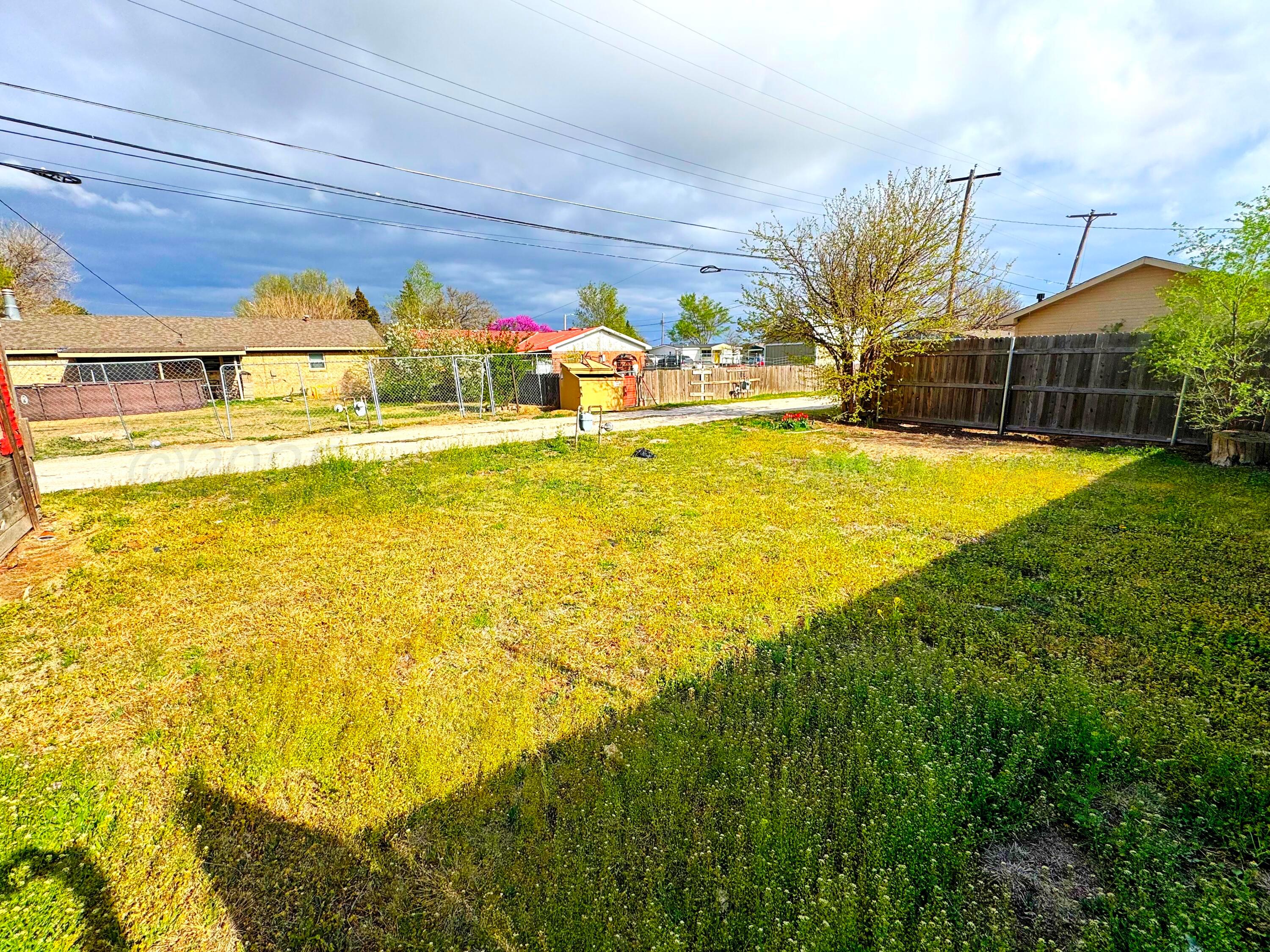 1813 South Colgate Street Perryton, TX 79070 - Photo 13 of 13 1813 alley