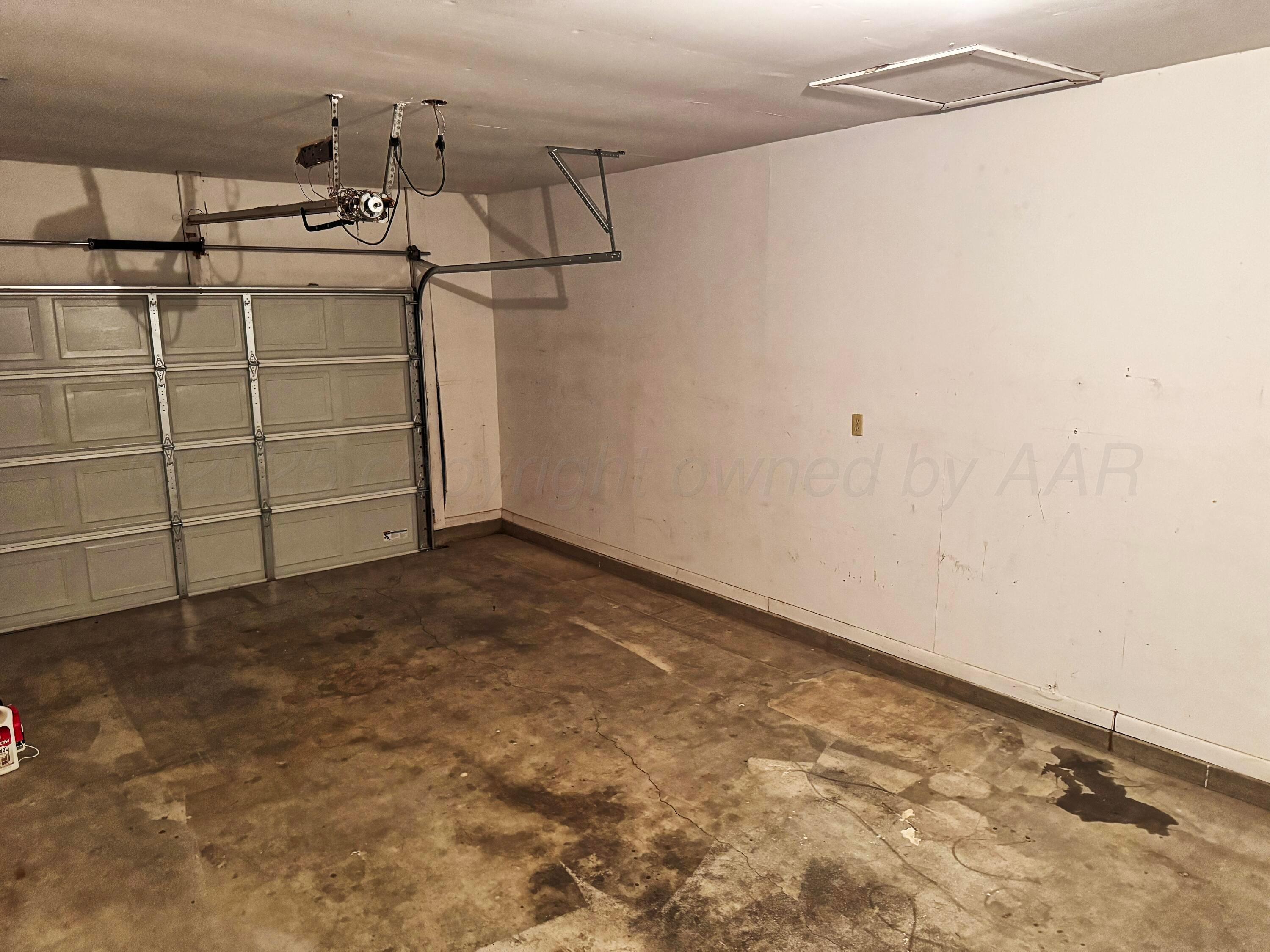 1813 South Colgate Street Perryton, TX 79070 - Photo 10 of 13 1813 garage