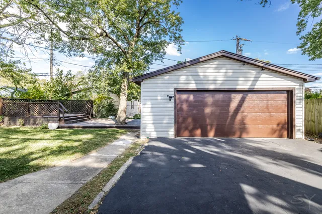 $209,900 | 14 Arrowhead Drive, Thornton, IL 60476