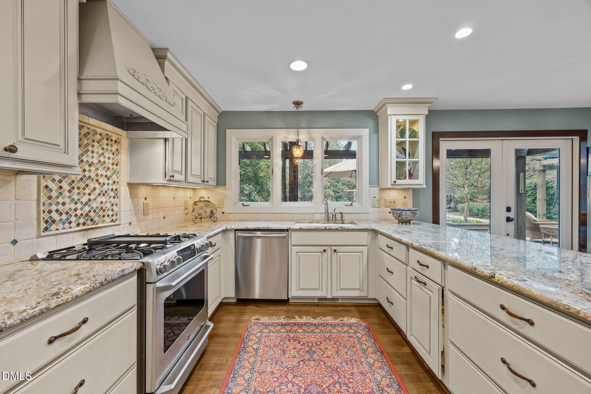 2416 Ridge Road Raleigh, NC 27612 - Photo 15 of 51 -