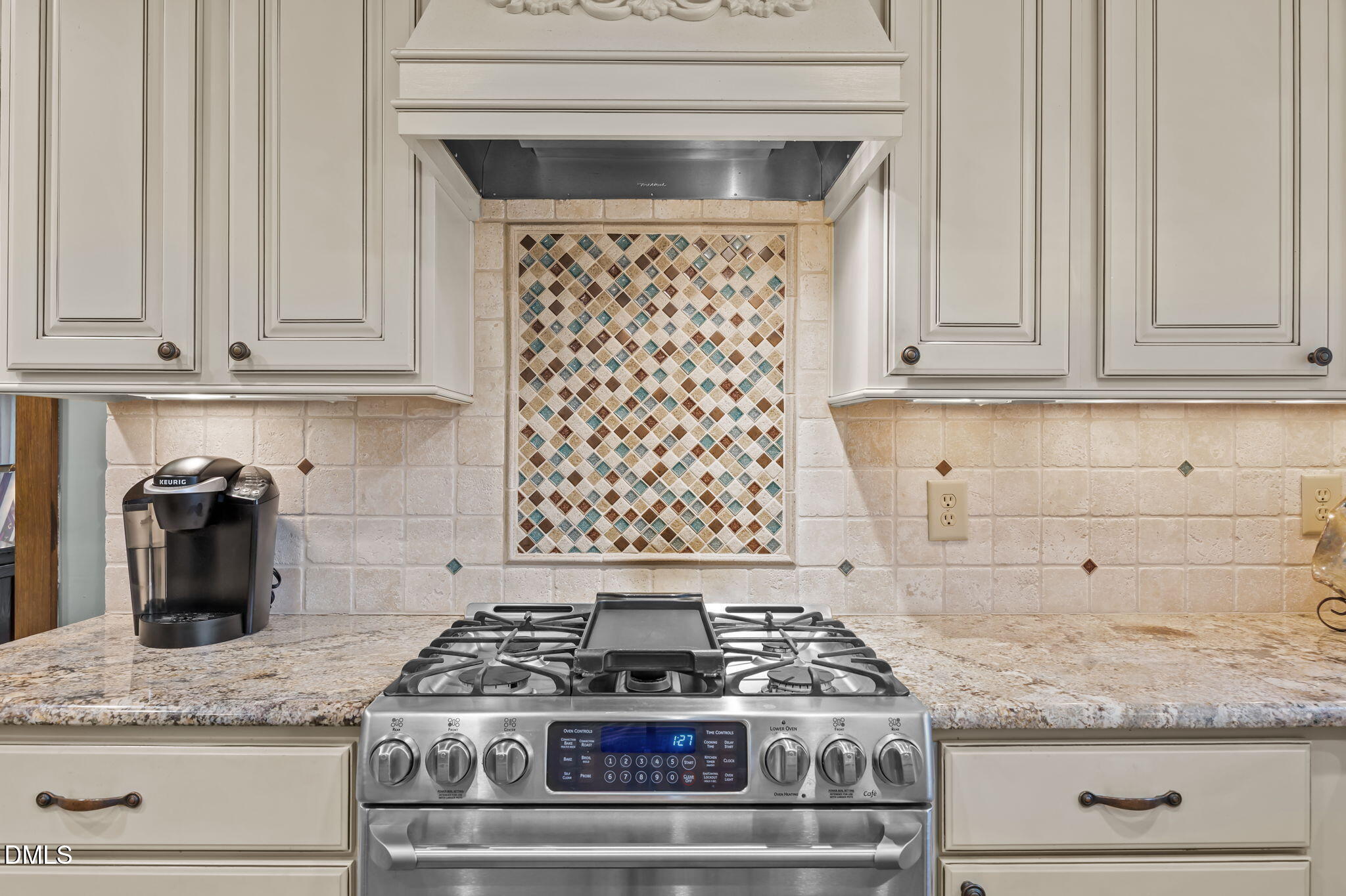 2416 Ridge Road Raleigh, NC 27612 - Photo 17 of 51 -