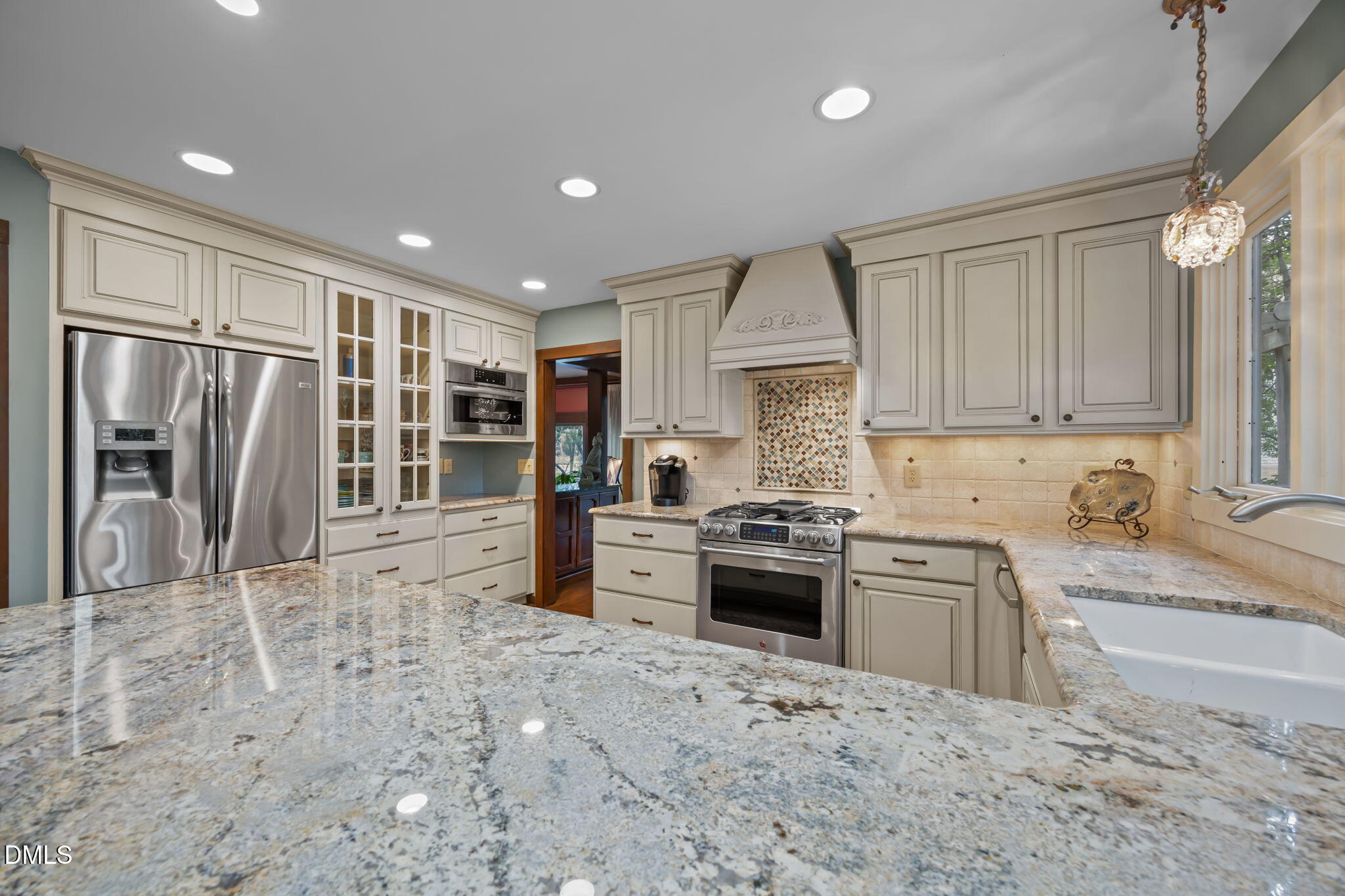 2416 Ridge Road Raleigh, NC 27612 - Photo 19 of 51 -