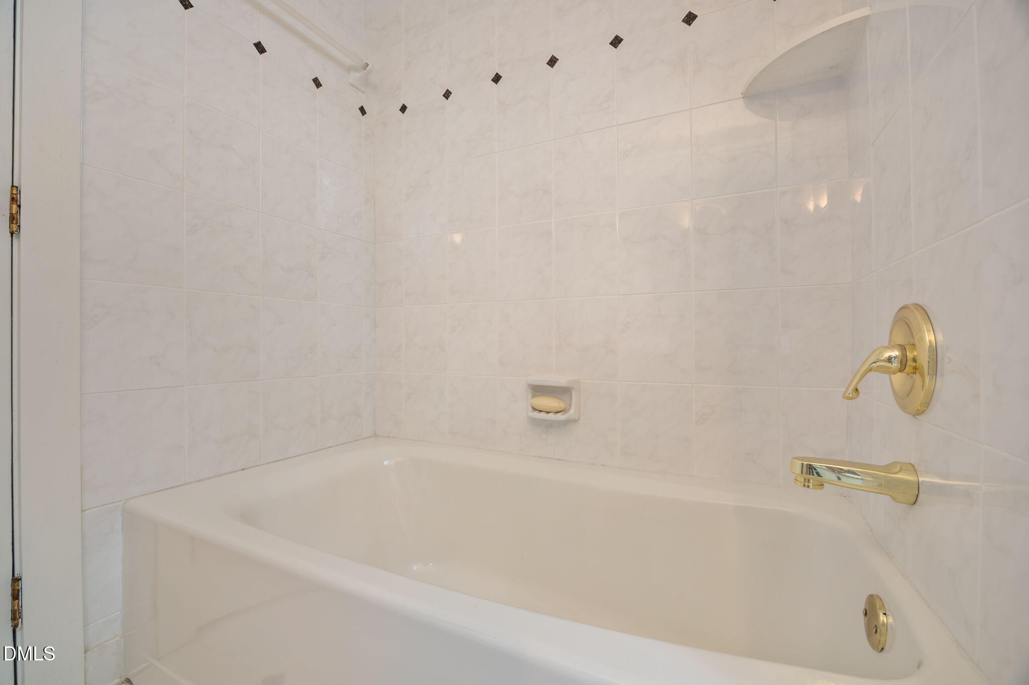 2416 Ridge Road Raleigh, NC 27612 - Photo 35 of 51 -