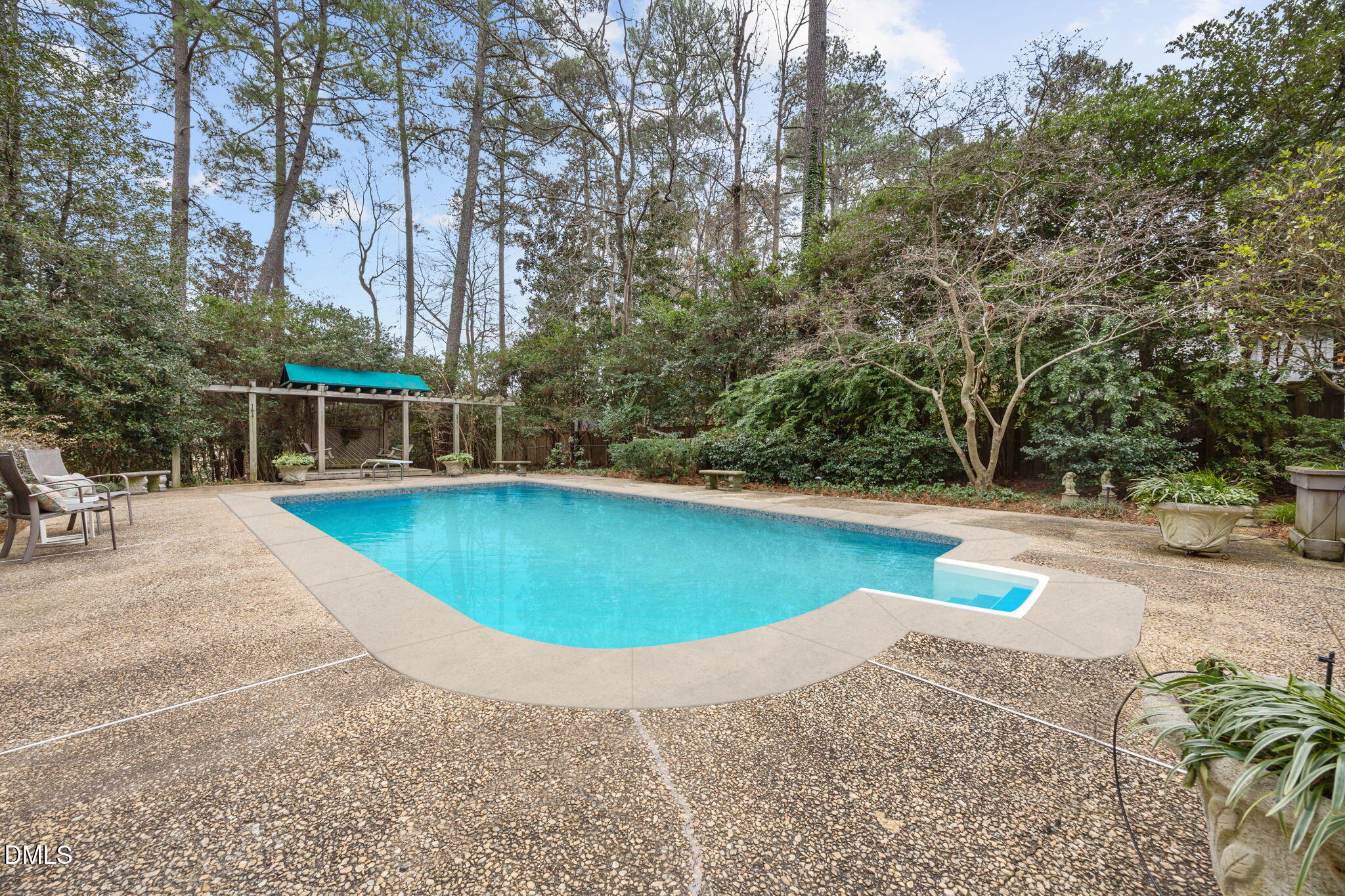 2416 Ridge Road Raleigh, NC 27612 - Photo 39 of 51 -