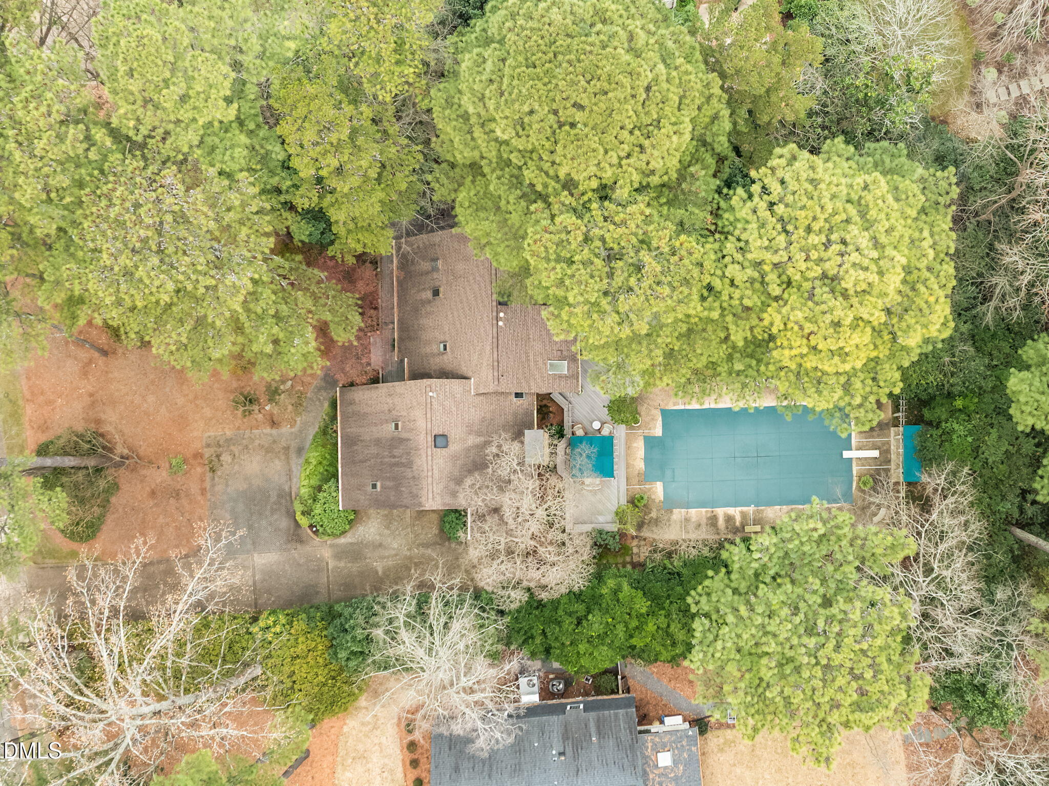 2416 Ridge Road Raleigh, NC 27612 - Photo 5 of 51 -