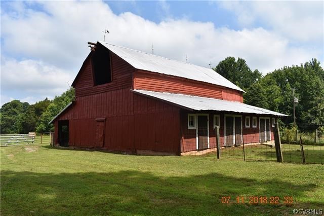 2075 Jonesboro Road Kenbridge, VA 23944 - Photo 25 of 27 a view of a house with a backyard