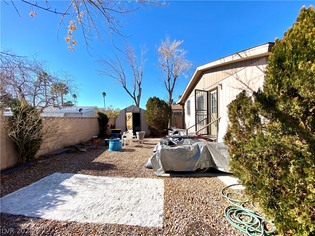 5537 Aldama Road Las Vegas, NV 89122 - Photo 18 of 24