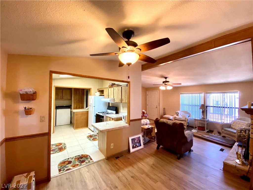 5537 Aldama Road Las Vegas, NV 89122 - Photo 2 of 24