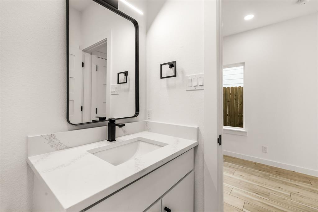 2230 Hooper Street Dallas, TX 75215 - Photo 11 of 21