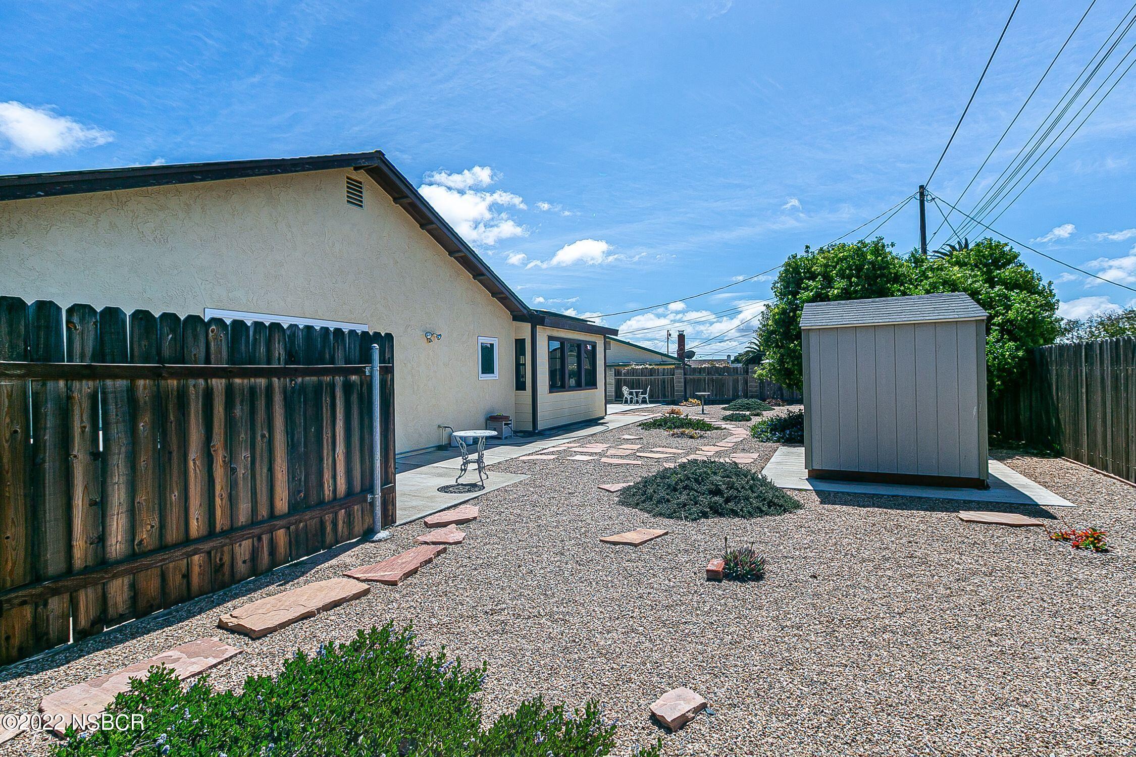 4212 Centaur Avenue Lompoc, CA 93436 - Photo 29 of 30 a backyard of a house