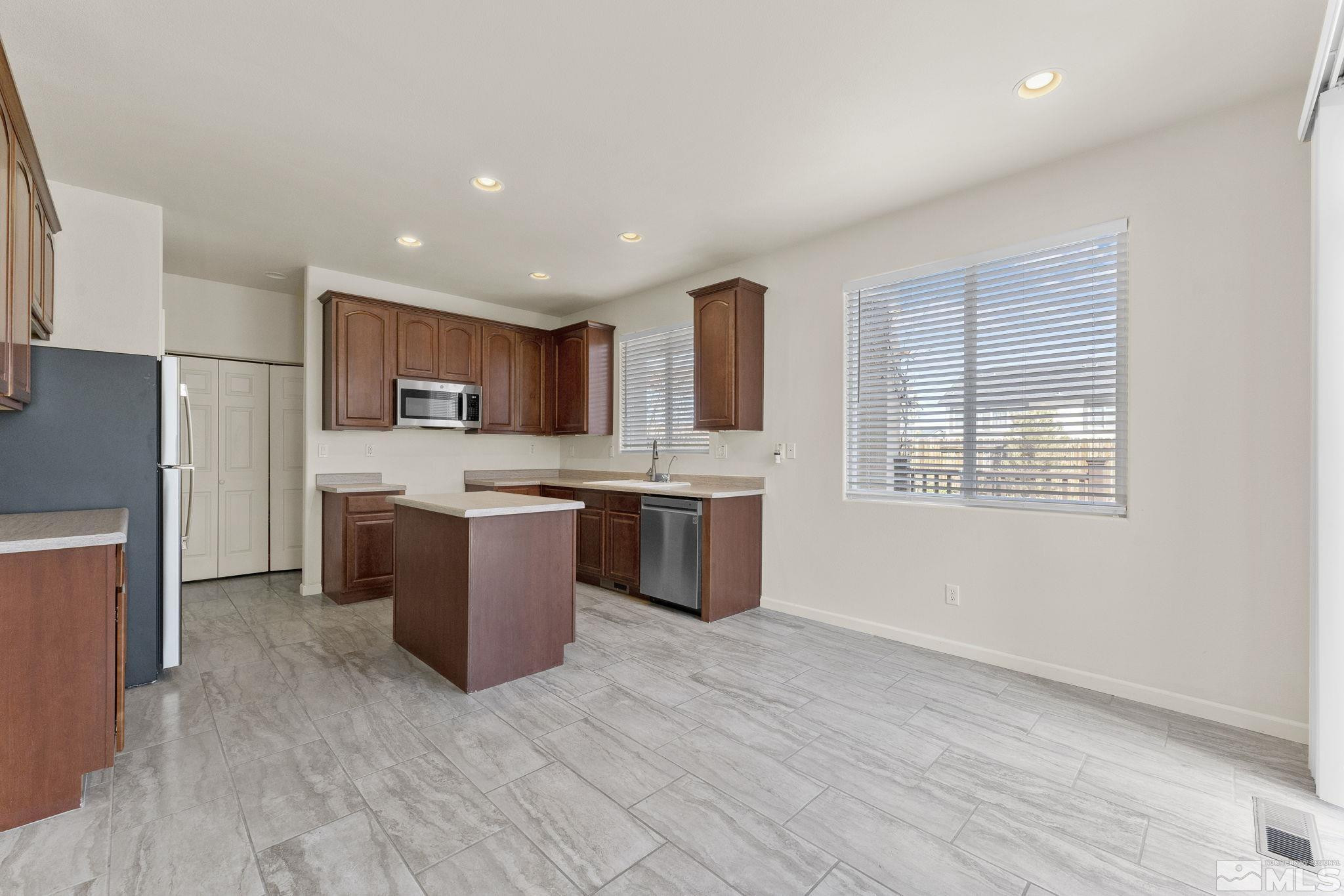 2383 Clementine Lane Reno, NV 89521 - Photo 7 of 34 Photo 7