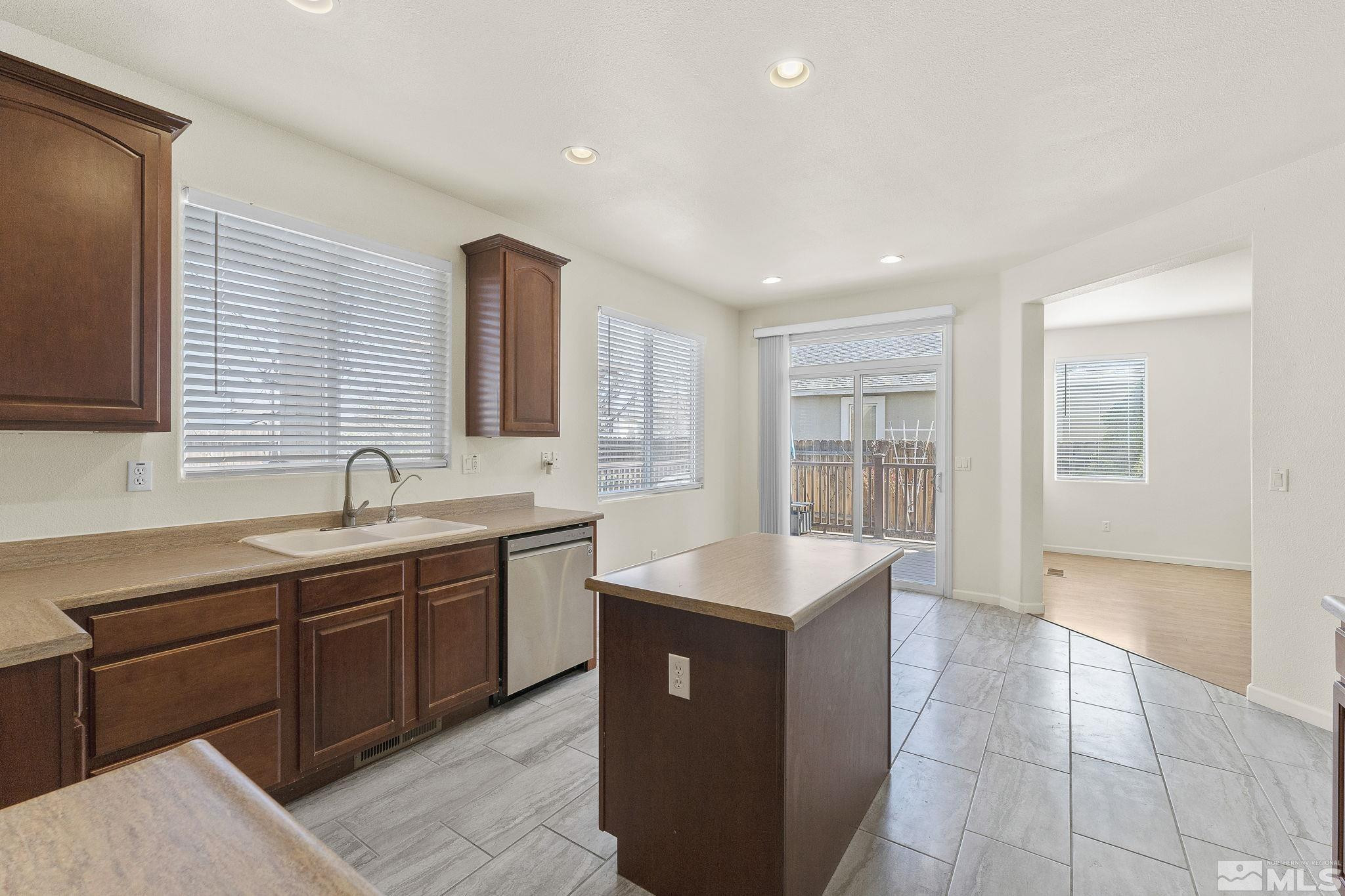 2383 Clementine Lane Reno, NV 89521 - Photo 10 of 34 Photo 10