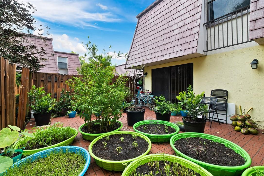 7543 Courtyard Run East, Unit 7543 Boca Raton, FL 33433 - Photo 14 of 15 a view of an house with backyard and garden