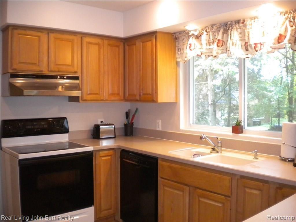 66 Randolph Road Rochester Hills, MI 48309 - Photo 5 of 30