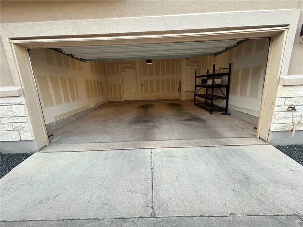 $2,100 | 13800 Lyndhurst Street, Unit 104, Austin, TX 78717