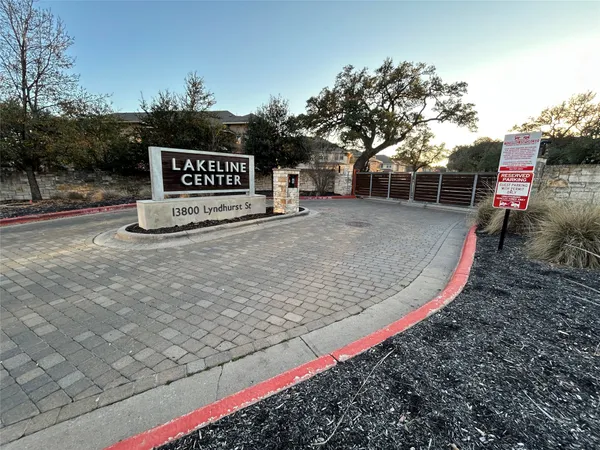 $2,100 | 13800 Lyndhurst Street, Unit 104, Austin, TX 78717