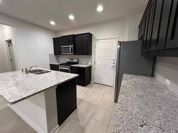 $2,100 | 13800 Lyndhurst Street, Unit 104, Austin, TX 78717