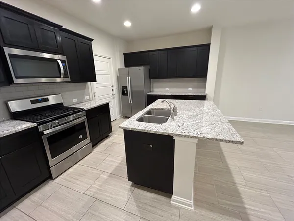 $2,100 | 13800 Lyndhurst Street, Unit 104, Austin, TX 78717