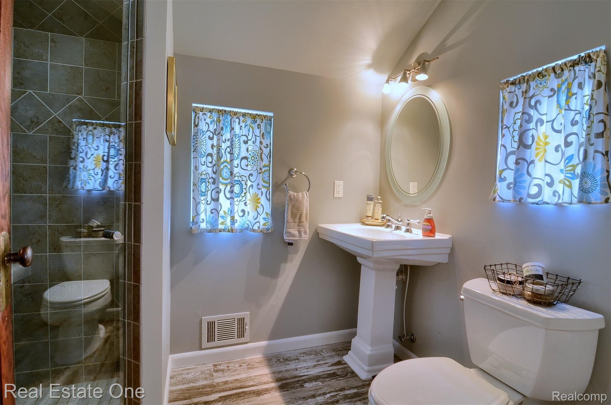 416 North Castell Avenue Rochester, MI 48307 - Photo 22 of 47 Updated Main Level Bathroom w/Heated Floor