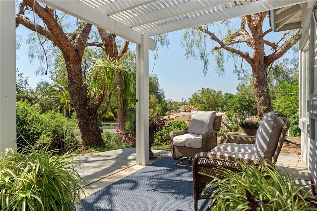 14282 Rock Place Riverside, CA 92503 - Photo 2 of 40