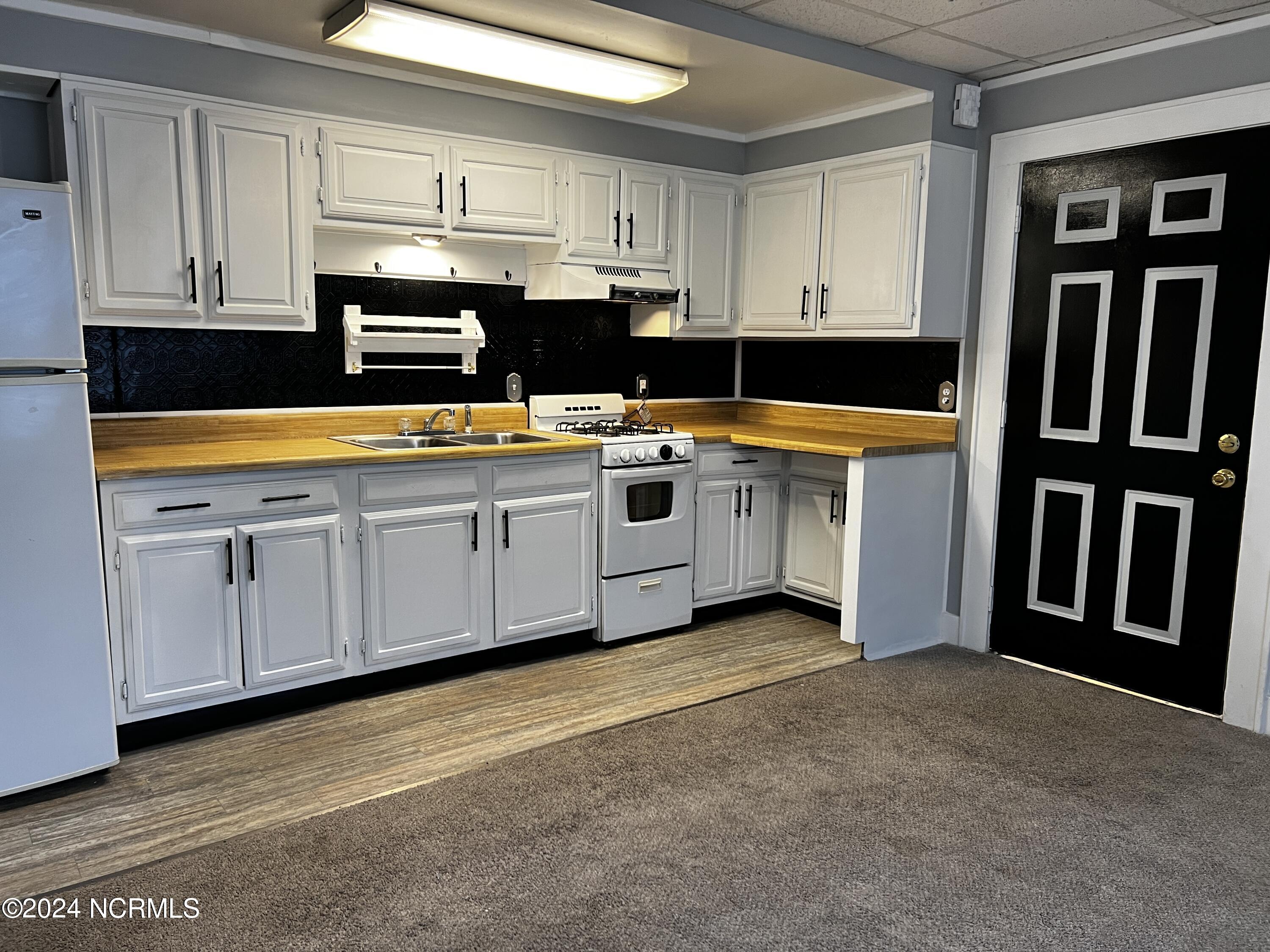 1221 Riverside Avenue, Unit 1B Elizabeth City, NC 27909 - Photo 1 of 7 IMG_2730 2024-03-15 18_42_40