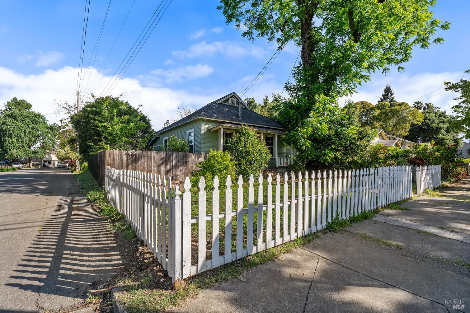 227 Hewett Street Santa Rosa, CA 95401 - Photo 9 of 73